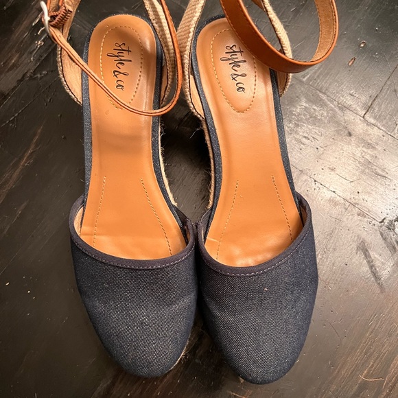 Shoes - Picture 2 of 4